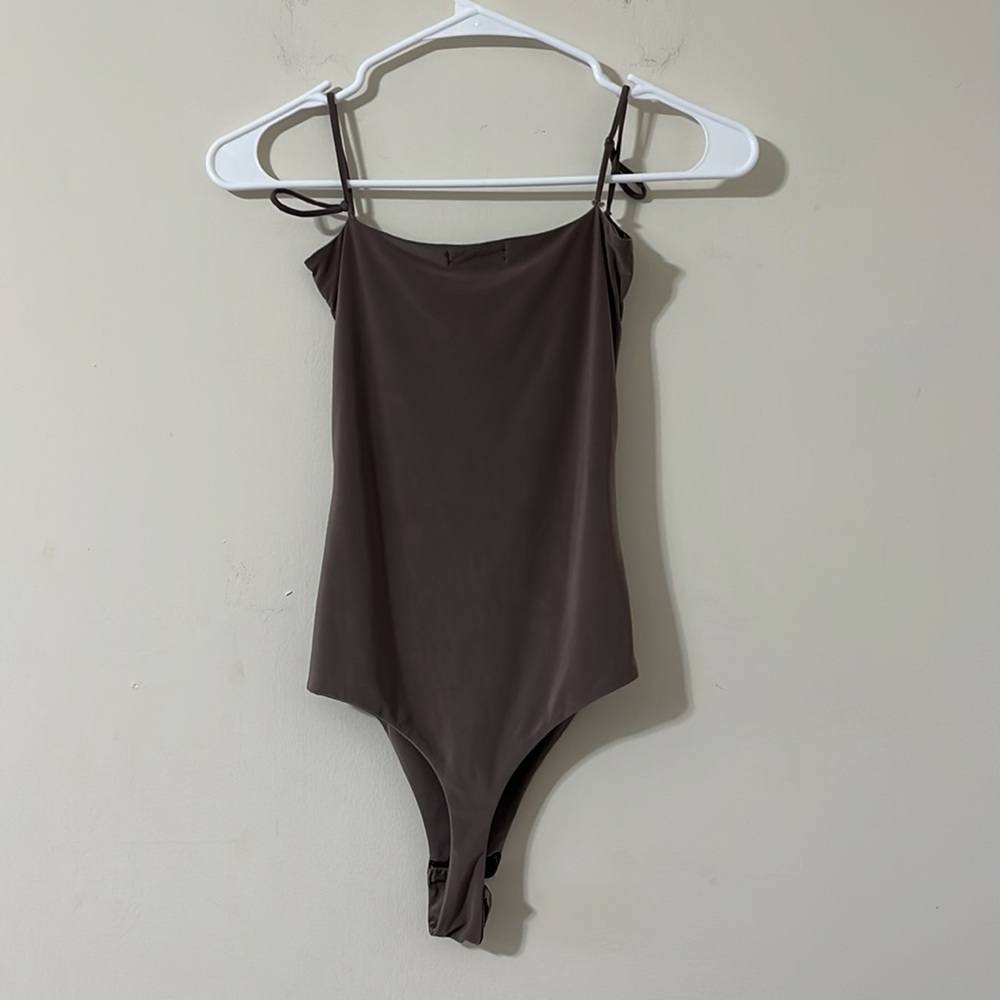 PrettyLittleThing Brown Silky Cowl Neck Spaghetti Strap Bodysuit Size 2 - Picture 7 of 8